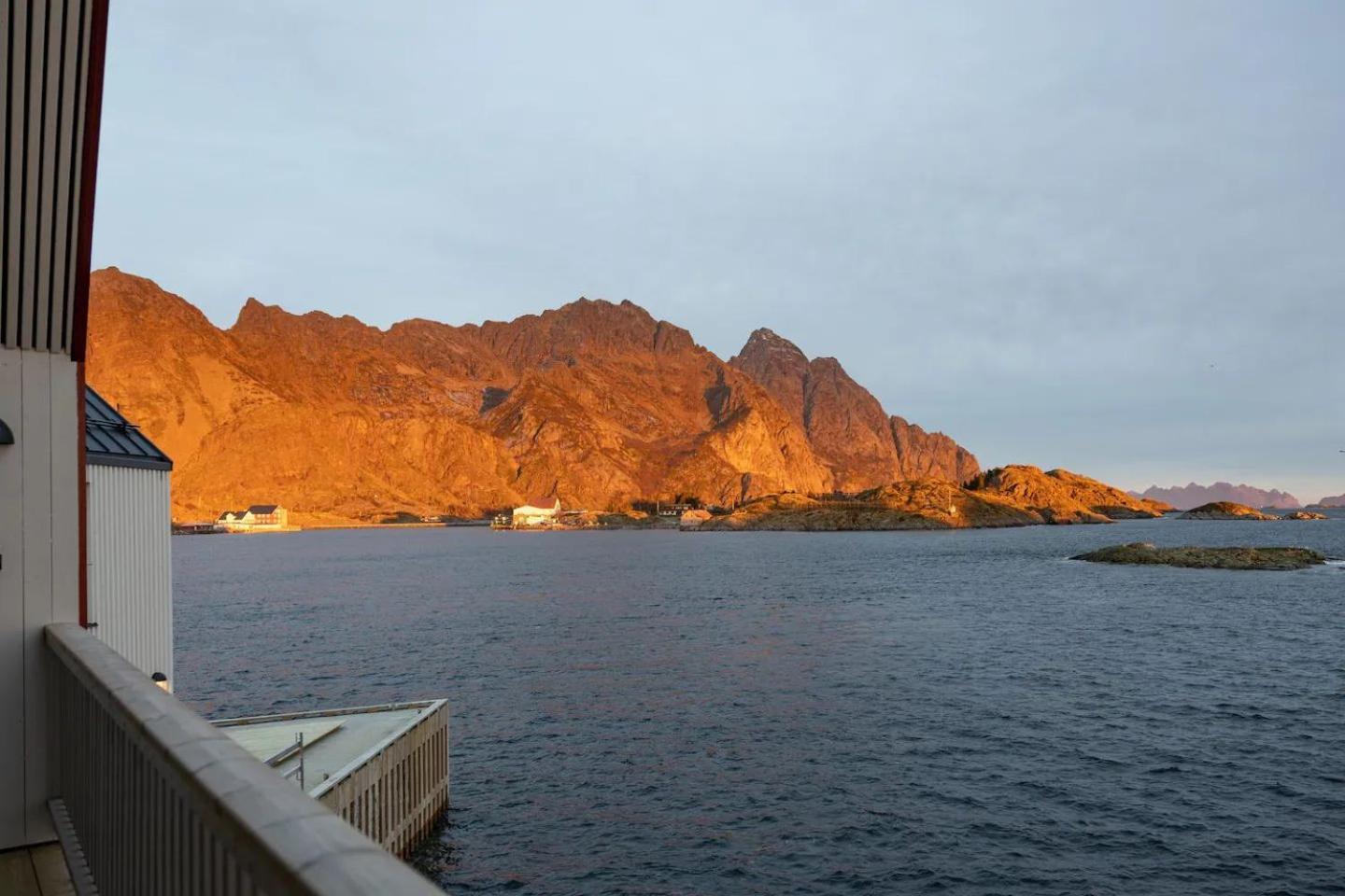Leilighet Med Fantastisk Utsikt Henningsvaer Exterior photo