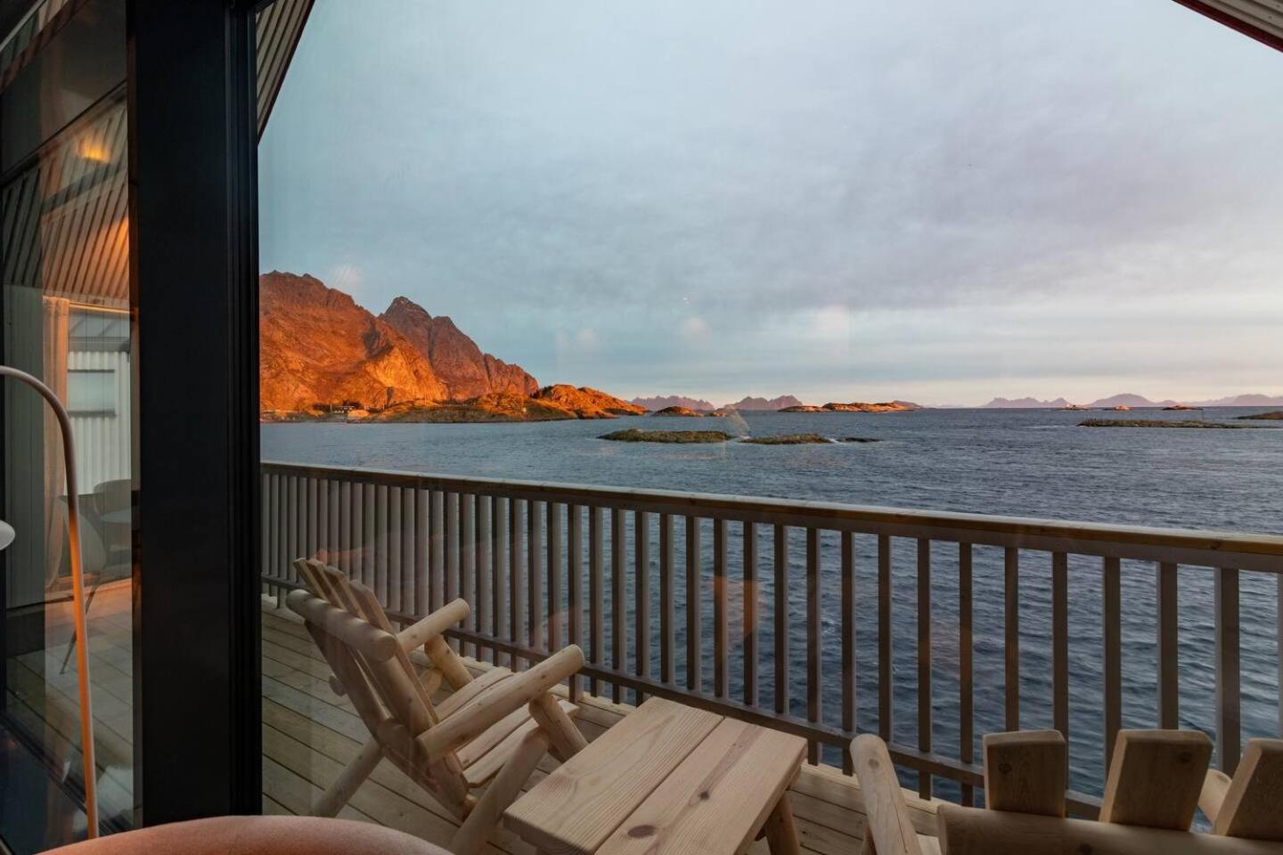 Leilighet Med Fantastisk Utsikt Henningsvaer Exterior photo